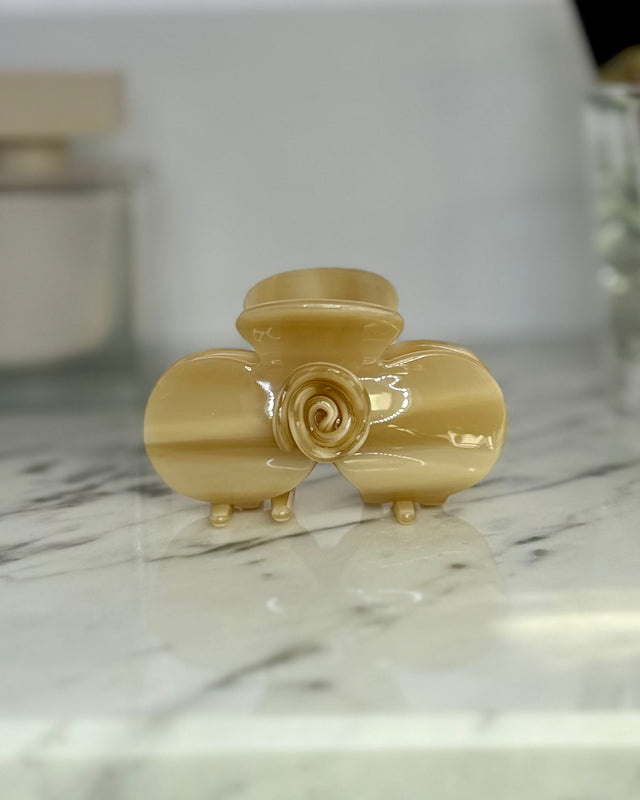 Leonie Acetate Claw
