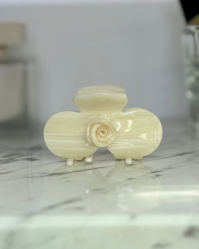 Leonie Acetate Claw