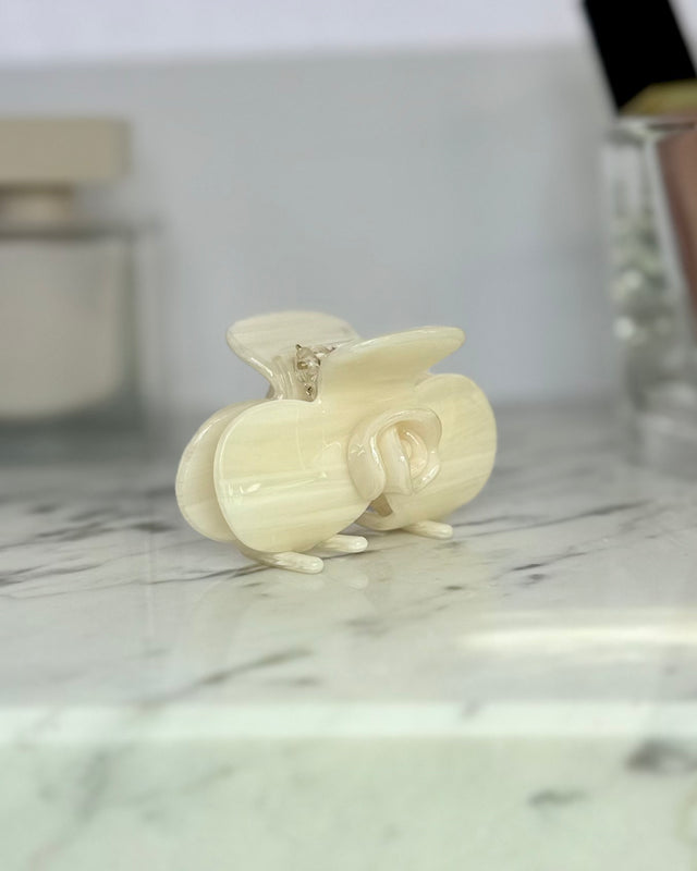 Leonie Acetate Claw
