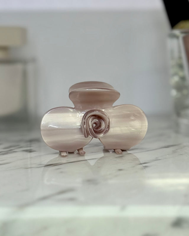 Leonie Acetate Claw